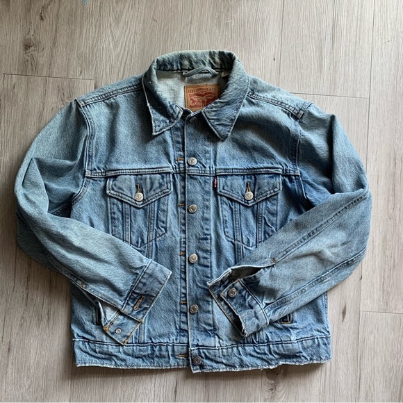 Levi's Jackets & Blazers - Women’s Levi's Denim Jacket Size M